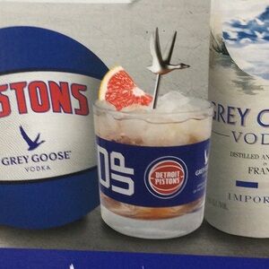 NIB 11Oz. limited-edition Detroit Pistons rocks glass
